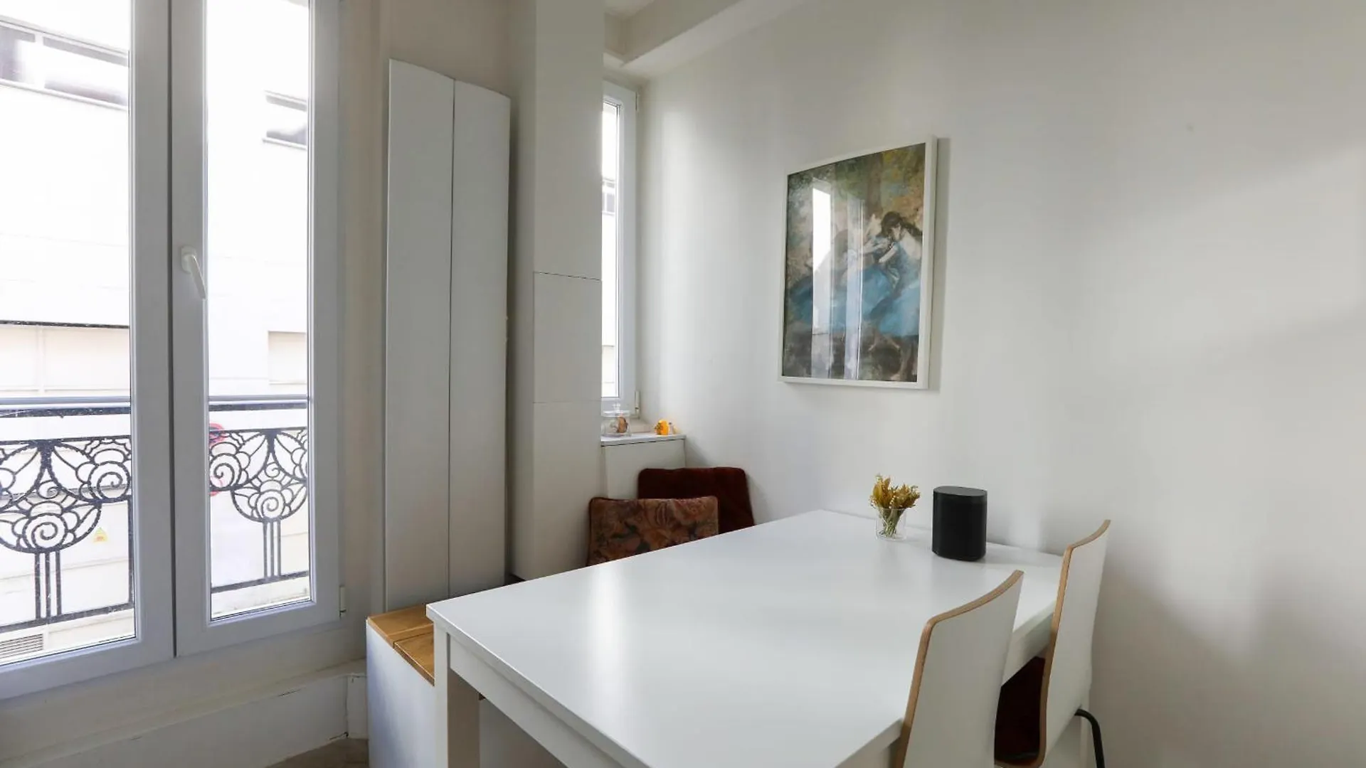 Bright Apartment For 4 With Balcony Paris