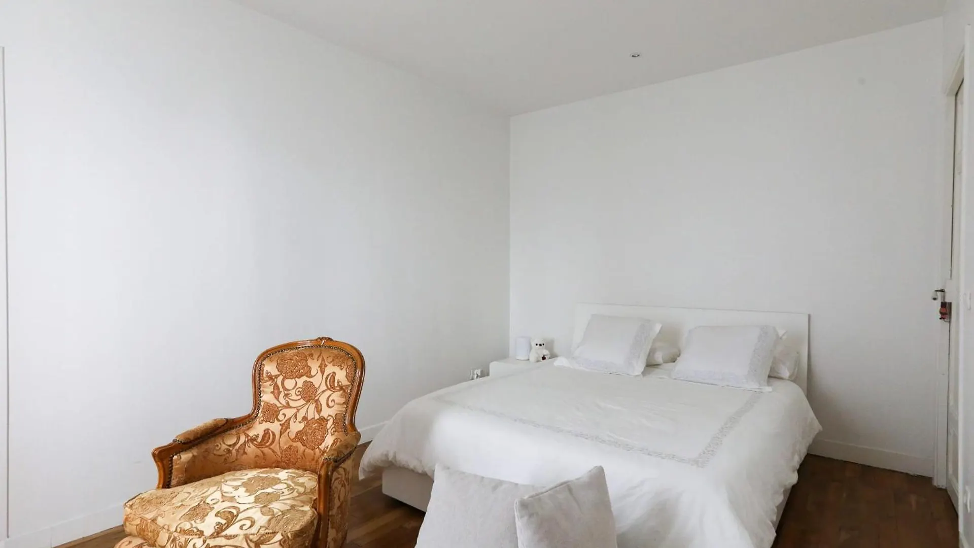 Bright Apartment For 4 With Balcony 파리 0*,
