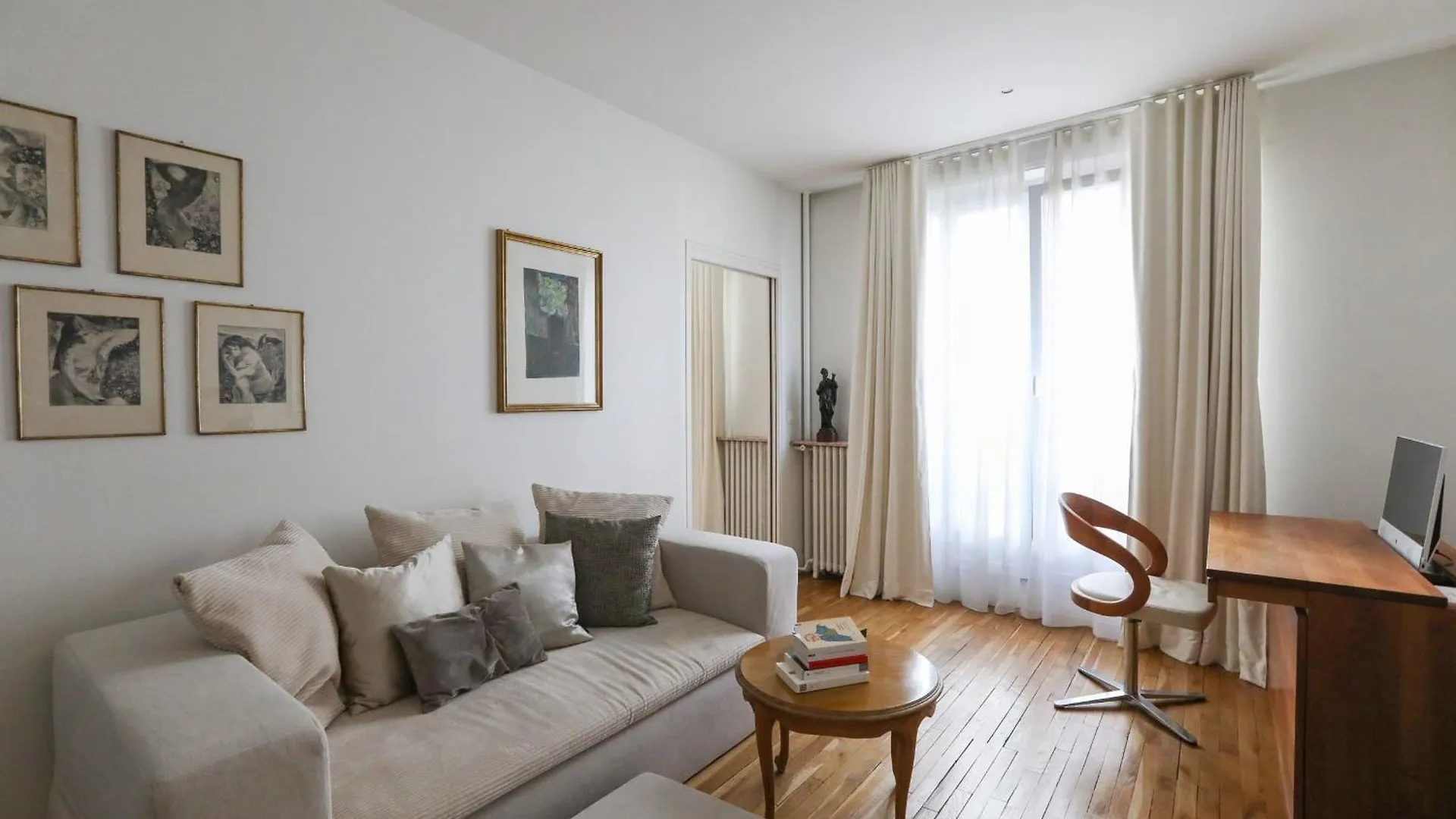 Bright Apartment For 4 With Balcony 파리